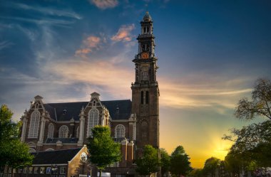 Westerkerk Kilisesi, Hollanda, Amsterdam 'ın merkezinde yer almaktadır..