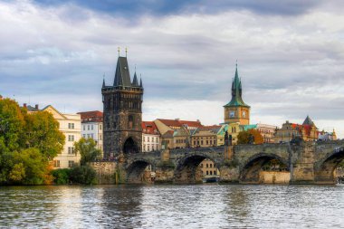 Çek Cumhuriyeti Prag 'daki Charles Köprüsü.