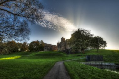 Linlithgow Palace is located in the Scottish town of Linlithgow, in the county of West Lothian, 24 kilometers northwest of Edinburgh.