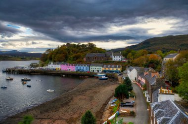 Portree, Birleşik Krallık 'ın İskoçya eyaletinin iç Hebrides bölgesinde yer alan Skye Adası' nın başkenti ve en büyük şehridir.