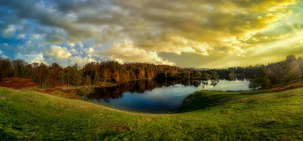 Tarn Hows Hawkshead Lake District National Park England Beautiful Day — Stock Photo, Image