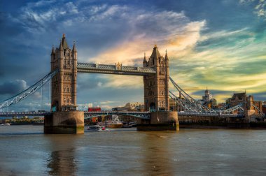 Londra 'nın harika şehri, Tower Bridge