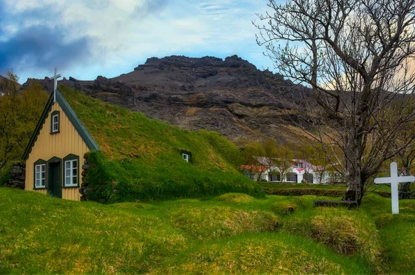 Άποψη Του Χλοοτάπητα Top Εκκλησία Hofskirkja Islandia — Φωτογραφία Αρχείου