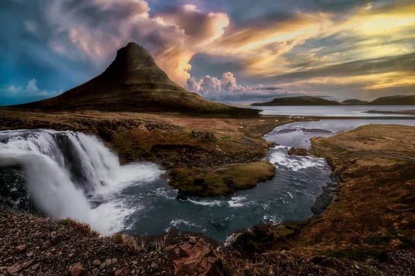 Kirkjufellsfoss Egy Festői Vízesés Izland Nyugati Részén Található Délre Hegy — Stock Fotó