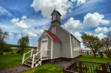 İzlanda 'daki güzel Reykholts Kirkja köyü.