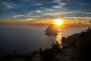 İbiza 'daki gizemli Es Vedra adası.