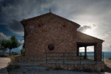 San Antn 'deki münzevi. Şehrin varoşlarında, Alquzar 'a erişim sağlayan kavşağın hemen yanında.