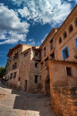Alquezar, Afrika kıtasında bulunan Huesca devletinde bir şehirdir.,