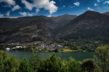 Lanuza, Aragon 'un Huesca ilinin Alto Gallego ilçesine bağlı bir İspanyol kasabasıdır..