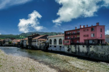 Saint-Girons, Fransa 'nın Occitanie bölgesinde bulunan bir komündür.