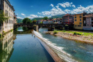 Saint-Girons, Fransa 'nın Occitanie bölgesinde bulunan bir komündür.