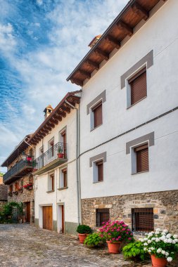 Ans, İspanya 'nın Aragn özerk bölgesinde, Huesca eyaletine bağlı belediyesi. Jacetania bölgesine ait..