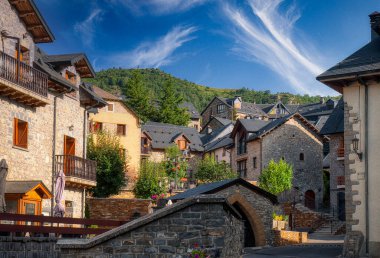 Tramacastilla de Tena, Aragon 'un Huesca ilinin Alto Gllego ilçesine bağlı bir İspanyol kasabasıdır.