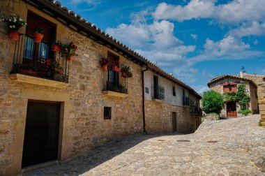 Sos del Rey Catlico İspanya 'nın Aragon eyaletinin Zaragoza ilinin kuzeybatısında bulunan Cinco Villas bölgesine bağlı belediyesi..