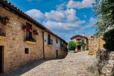 Sos del Rey Catlico İspanya 'nın Aragon eyaletinin Zaragoza ilinin kuzeybatısında bulunan Cinco Villas bölgesine bağlı belediyesi..