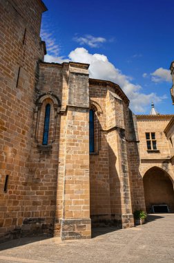 Navarre de Olite Kralları Sarayı, Olite Kraliyet Sarayı ya da Olite Kalesi 'nin sarayı sarayının bir yapısıdır.