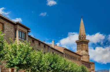 Olite, İspanya 'nın Navarra eyaletinde yer alan bir şehirdir..