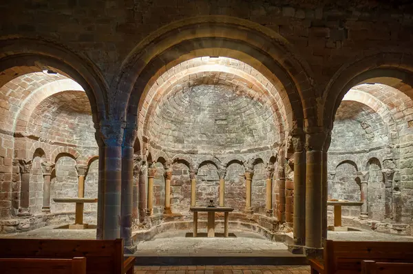 Jaca, Huesca, Aragon 'un (İspanya) güneybatısındaki Botaya' da bulunan San Juan de la Pea Kraliyet Manastırı, Orta Çağ 'ın başlarında Aragon' daki en önemli manastırdır.