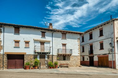 Sigues İspanya 'nın Zaragoza ilinin Ejea de los Caballeros ilçesine bağlı belediyesi. Aragon özerk toplumundaki Jacetania bölgesine aittir.