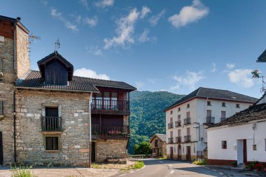 Linas de Broto, Aragon 'un Huesca ilinin Torla-Ordesa ilçesine bağlı bir Aragonese kasabasıdır. İspanya