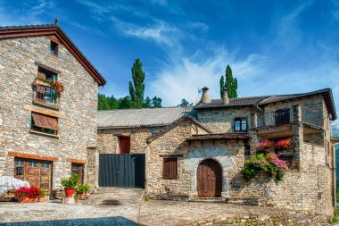 Linas de Broto, Aragon 'un Huesca ilinin Torla-Ordesa ilçesine bağlı bir Aragonese kasabasıdır. İspanya