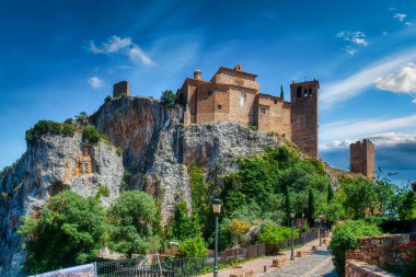 Alquezar, İspanya 'nın Aragon özerk bölgesinde, Huesca ili Somontano de Barbastro bölgesinde bir şehirdir. İspanya