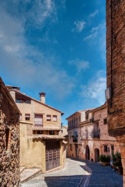 Alquezar, İspanya 'nın Aragon özerk bölgesinde, Huesca ili Somontano de Barbastro bölgesinde bir şehirdir. İspanya