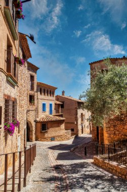 Alquezar, İspanya 'nın Aragon özerk bölgesinde, Huesca ili Somontano de Barbastro bölgesinde bir şehirdir. İspanya