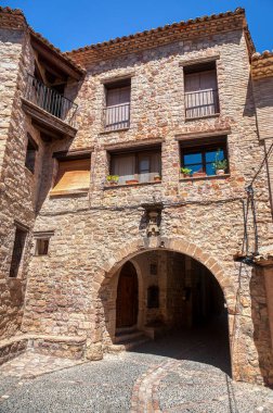 Alquezar, İspanya 'nın Aragon özerk bölgesinde, Huesca ili Somontano de Barbastro bölgesinde bir şehirdir. İspanya
