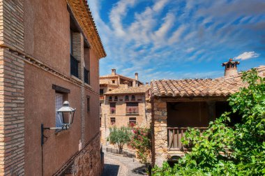 Alquezar, İspanya 'nın Aragon özerk bölgesinde, Huesca ili Somontano de Barbastro bölgesinde bir şehirdir. İspanya