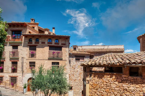 Alquezar, İspanya 'nın Aragon özerk bölgesinde, Huesca ili Somontano de Barbastro bölgesinde bir şehirdir. İspanya