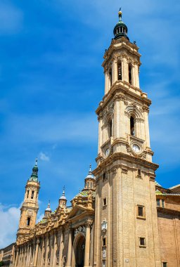 The Cathedral-Basilica of Our Lady of Pilar, Aragon 'un Zaragoza şehrinde bulunan bir Roma Katolik kilisesidir. İspanya