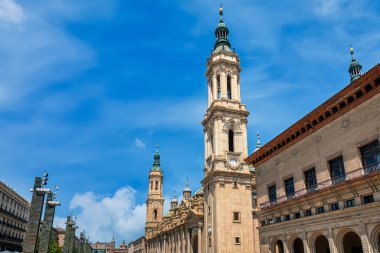 The Cathedral-Basilica of Our Lady of Pilar, Aragon 'un Zaragoza şehrinde bulunan bir Roma Katolik kilisesidir. İspanya