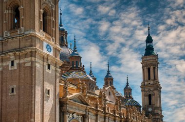 The Cathedral-Basilica of Our Lady of Pilar, Aragon 'un Zaragoza şehrinde bulunan bir Roma Katolik kilisesidir. İspanya