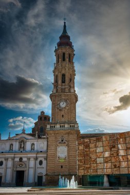 Seo del Salvador en su Epifana, Nuestra Seora del Pilar katedrali ile birlikte Zaragoza başpiskoposluğunun iki metropoliten seo veya katedralinden biridir. Zaragoza şehrinde yer almaktadır. İspanya.