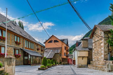 Artis, Valle de Arn bölgesinde, Artis ve Garların üçüncüsünde yer alan Alto Arn belediyesine bağlı bir yerleşim birimidir. Lleida, Katalonya, İspanya.