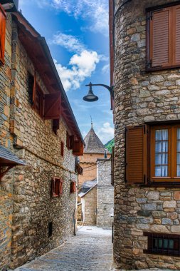 Artis, Valle de Arn bölgesinde, Artis ve Garların üçüncüsünde yer alan Alto Arn belediyesine bağlı bir yerleşim birimidir. Lleida, Katalonya, İspanya.