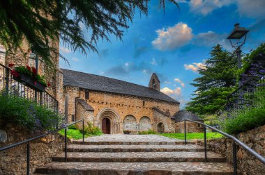 Salardu İspanya 'nın otonom bölgelerinden biri olan Katalonya' nın Lerida eyaletinin Valle de Aran eyaletine bağlı Alto Arn belediyesinin başkentidir.