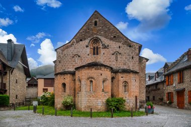 Betren, İspanya 'nın Katalonya özerk bölgesinin Valle de Arn bölgesinde, Castiro iline bağlı Viella ve Medio Arn belediyesine bağlı bir kasabadır.