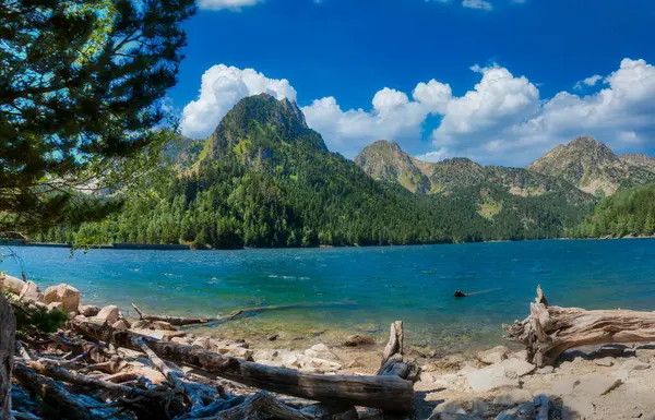 Stock image Sant Maurici Lake, It is the only national park in Catalonia. The landscape is high mountain with an impressive relief and a great wealth of fauna and vegetation. Lleida, Spain