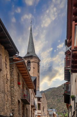Esterri de Aneu, Katalonya 'nın otonom bölgelerinden biri olan Lrida eyaletinin Pallars Sobir bölgesinde ve Noguera Pallaresa nehrinin yanında yer alan bir kasabadır. İspanya.