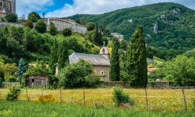 Saint-Bertrand-de-Comminges, Fransa 'nın Midi-Pyrnes bölgesinde yer alan bir komündür. Fransa 'nın en güzel şehirleri kategorisinde sınıflandırılmıştır.