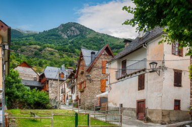 Bosost, Katalonya 'nın otonom bölgelerinden biri olan Lrida' nın batısında bulunan Aran Vadisi 'ne bağlı belediyesi. Ls, Las Bordas, Vilams ve Fransa sınırı ile sınırdır.