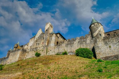 Güney Fransa 'nın Languedoc bölgesinde yer alan bir tepe şehri olan Carcassonne, ortaçağ kalesi ile ünlüdür..