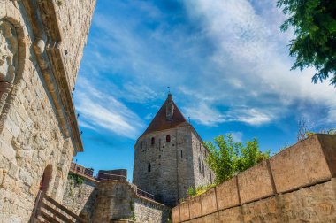 Güney Fransa 'nın Languedoc bölgesinde yer alan bir tepe şehri olan Carcassonne, ortaçağ kalesi ile ünlüdür..