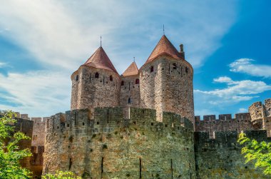 Güney Fransa 'nın Languedoc bölgesinde yer alan bir tepe şehri olan Carcassonne, ortaçağ kalesi ile ünlüdür..