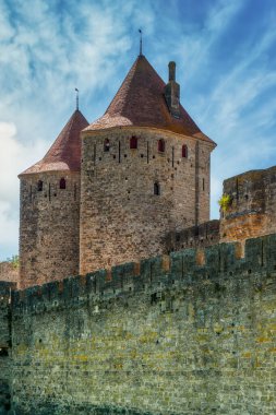 Güney Fransa 'nın Languedoc bölgesinde yer alan bir tepe şehri olan Carcassonne, ortaçağ kalesi ile ünlüdür..