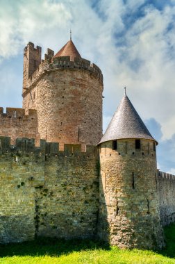 Güney Fransa 'nın Languedoc bölgesinde yer alan bir tepe şehri olan Carcassonne, ortaçağ kalesi ile ünlüdür..