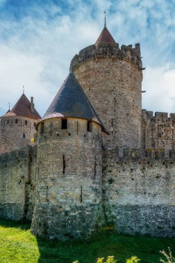 Güney Fransa 'nın Languedoc bölgesinde yer alan bir tepe şehri olan Carcassonne, ortaçağ kalesi ile ünlüdür..