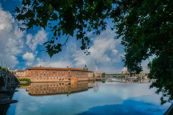 Toulouse Capital Occitania Region Southern France Divided Garonne River Located — Stock Photo, Image